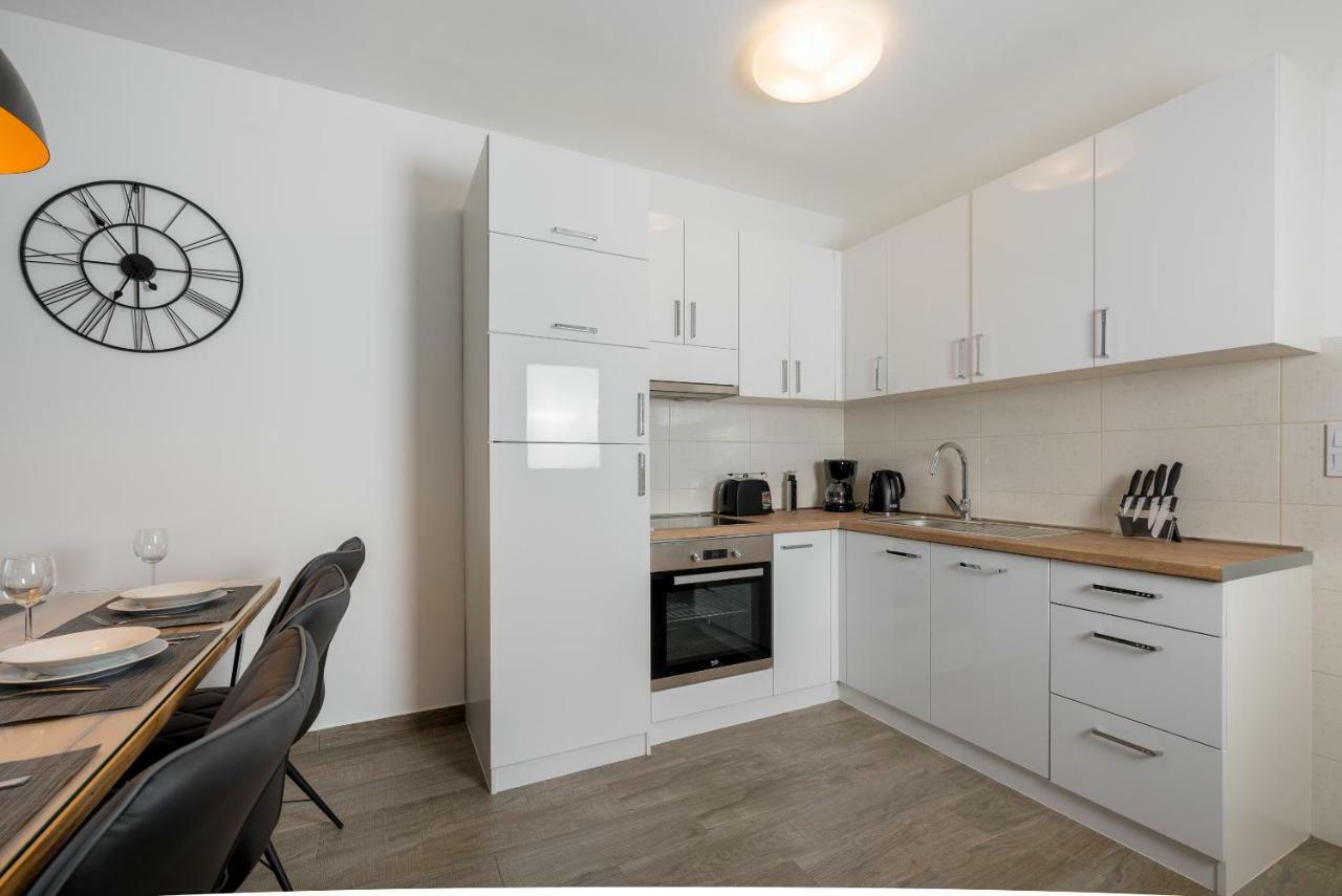 Villa Anja 2Nd Floor Перой Екстериор снимка