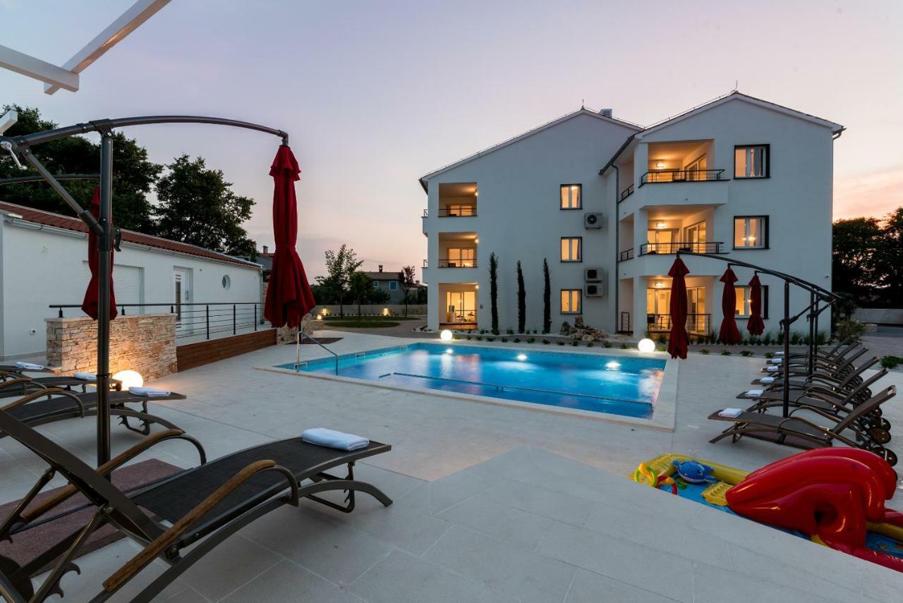 Villa Anja 2Nd Floor Перой Екстериор снимка