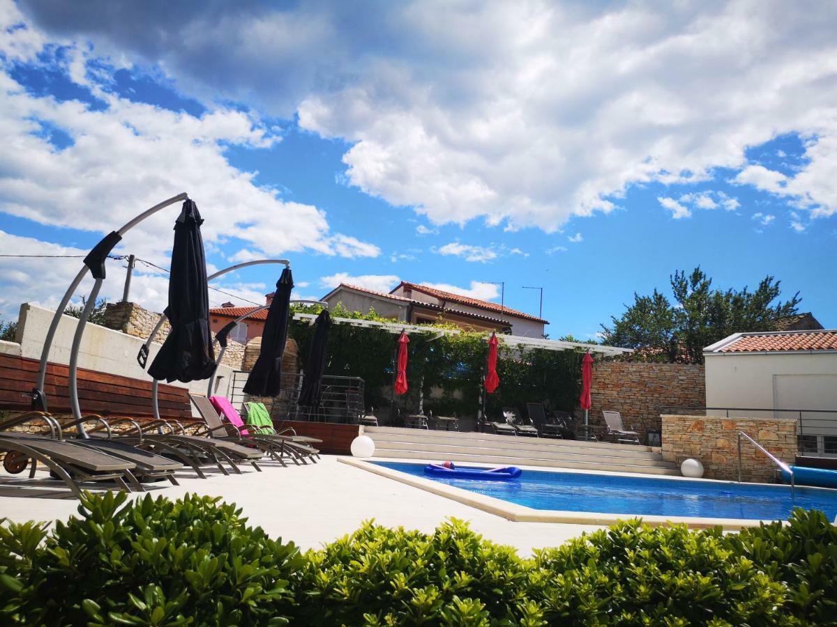 Villa Anja 2Nd Floor Перой Екстериор снимка