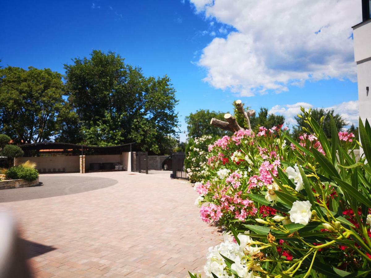 Villa Anja 2Nd Floor Перой Екстериор снимка