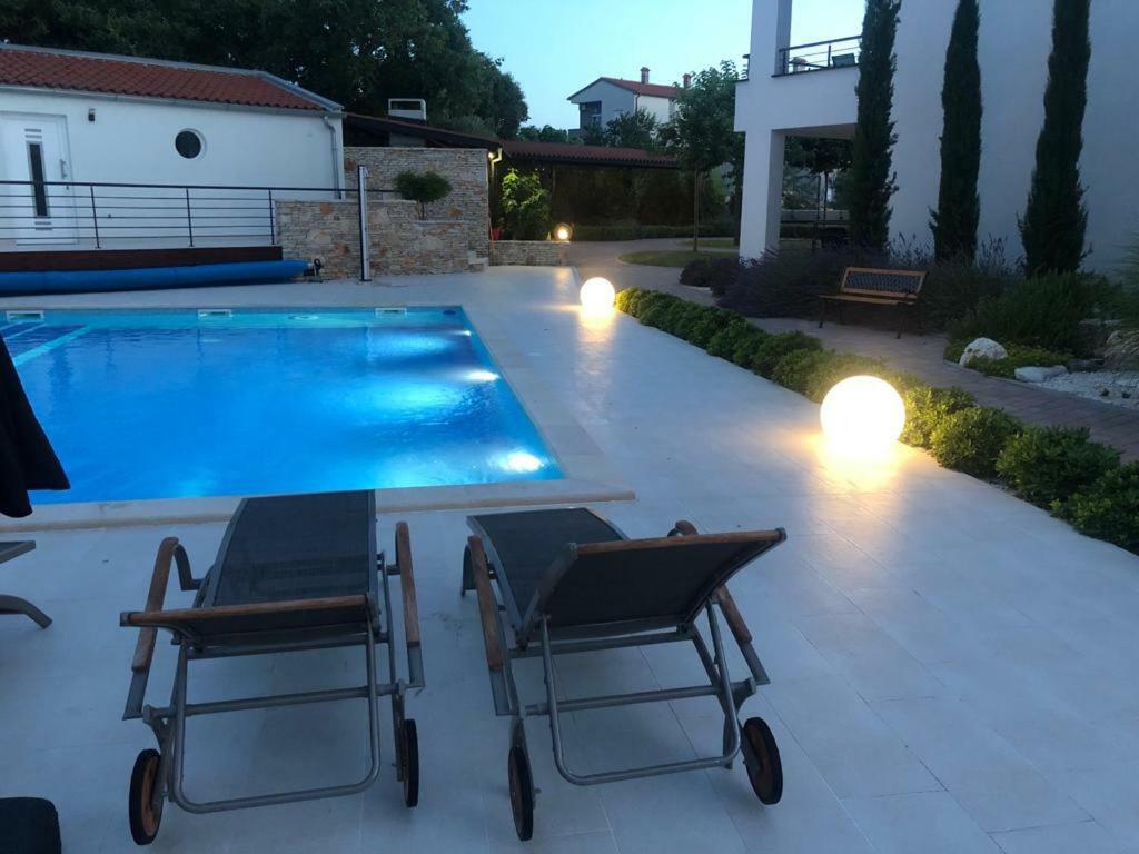 Villa Anja 2Nd Floor Перой Екстериор снимка