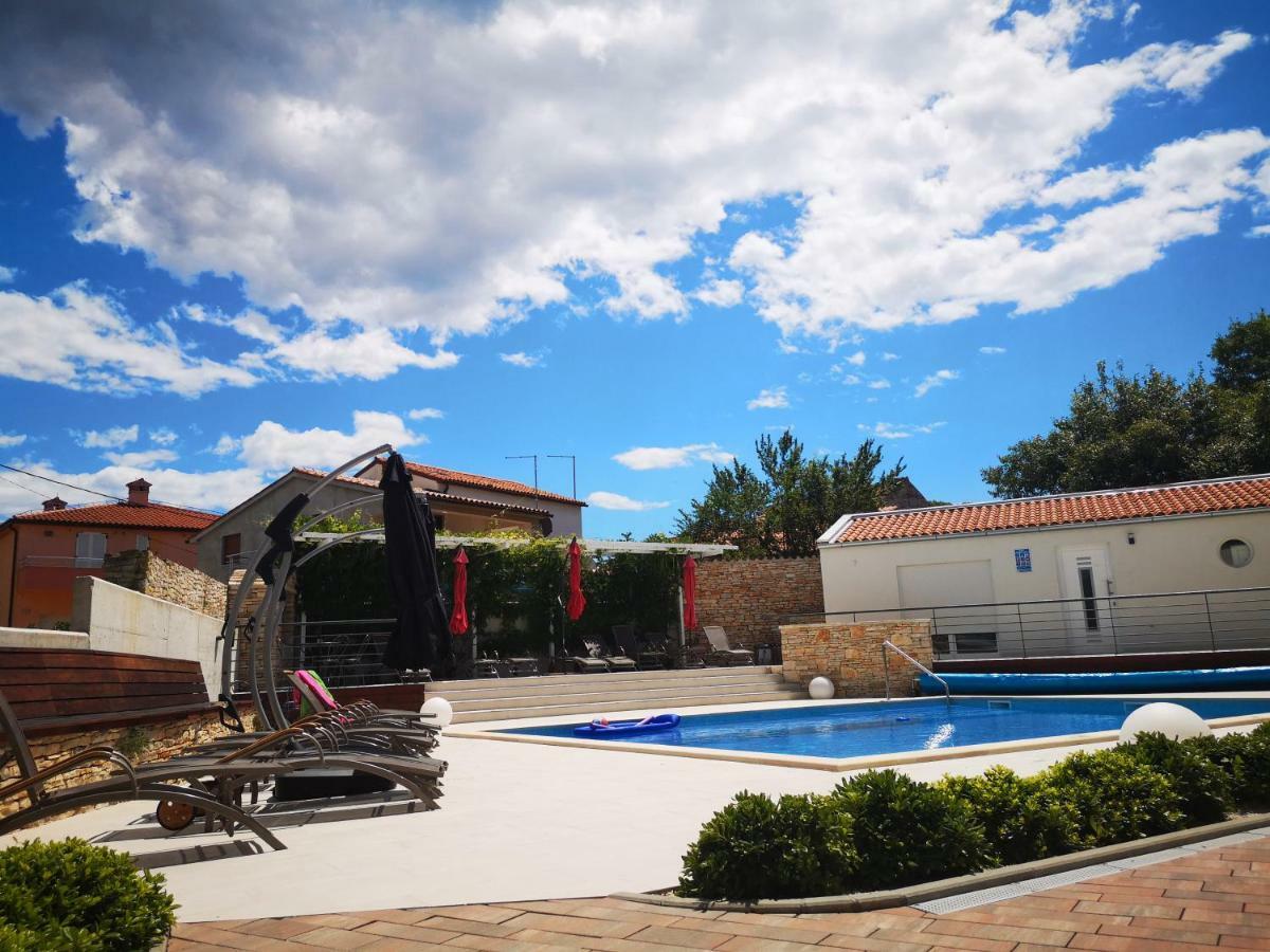 Villa Anja 2Nd Floor Перой Екстериор снимка